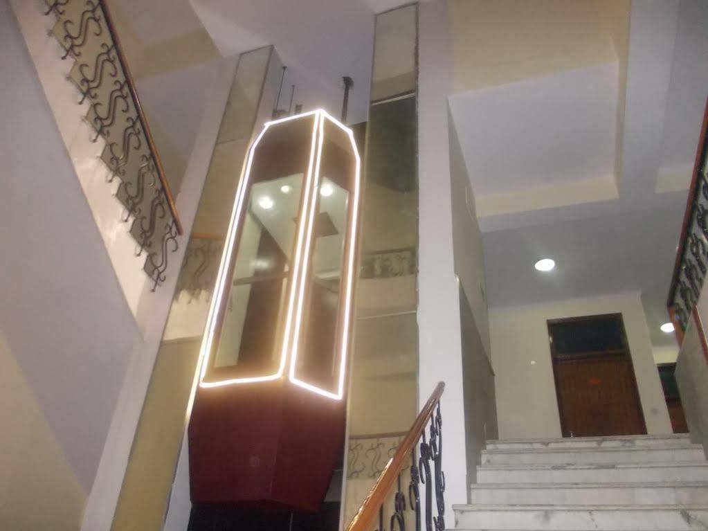 Oyo Hotel Silver Shine Near Gurudwara Shri Bangla Sahib Nowe Delhi Zewnętrze zdjęcie
