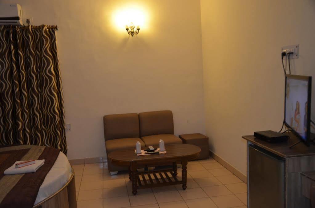 Oyo Hotel Silver Shine Near Gurudwara Shri Bangla Sahib Nowe Delhi Zewnętrze zdjęcie