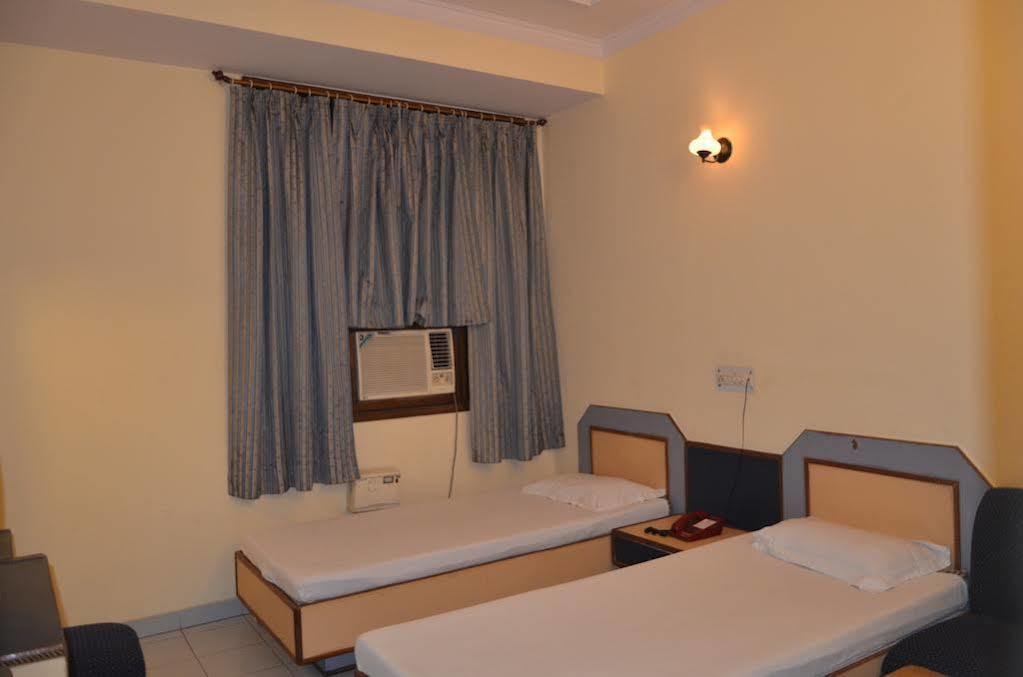 Oyo Hotel Silver Shine Near Gurudwara Shri Bangla Sahib Nowe Delhi Zewnętrze zdjęcie