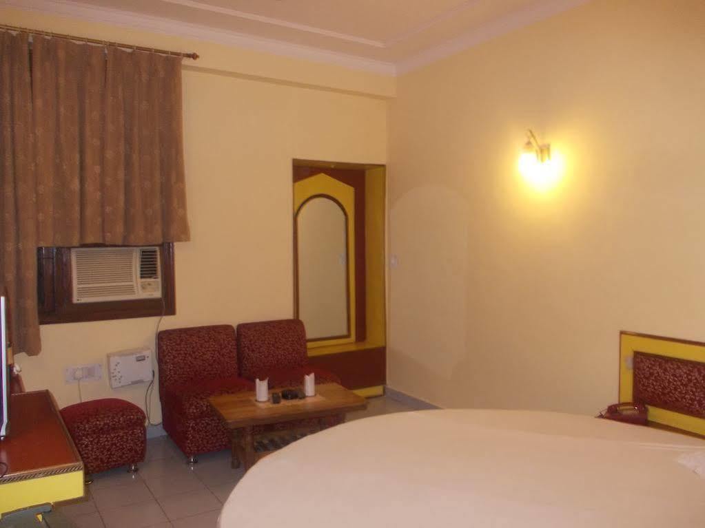 Oyo Hotel Silver Shine Near Gurudwara Shri Bangla Sahib Nowe Delhi Zewnętrze zdjęcie