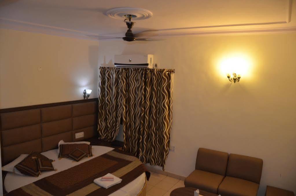 Oyo Hotel Silver Shine Near Gurudwara Shri Bangla Sahib Nowe Delhi Zewnętrze zdjęcie